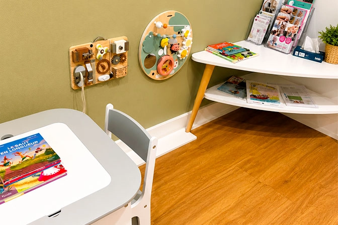 Photo de la salle d'attente pour enfant du centre de santé du Marais de Roubaix